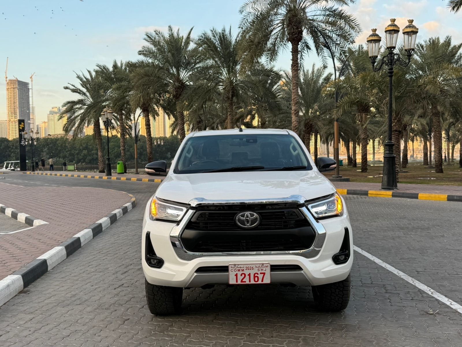 Toyota Hilux SR5 2019 White image